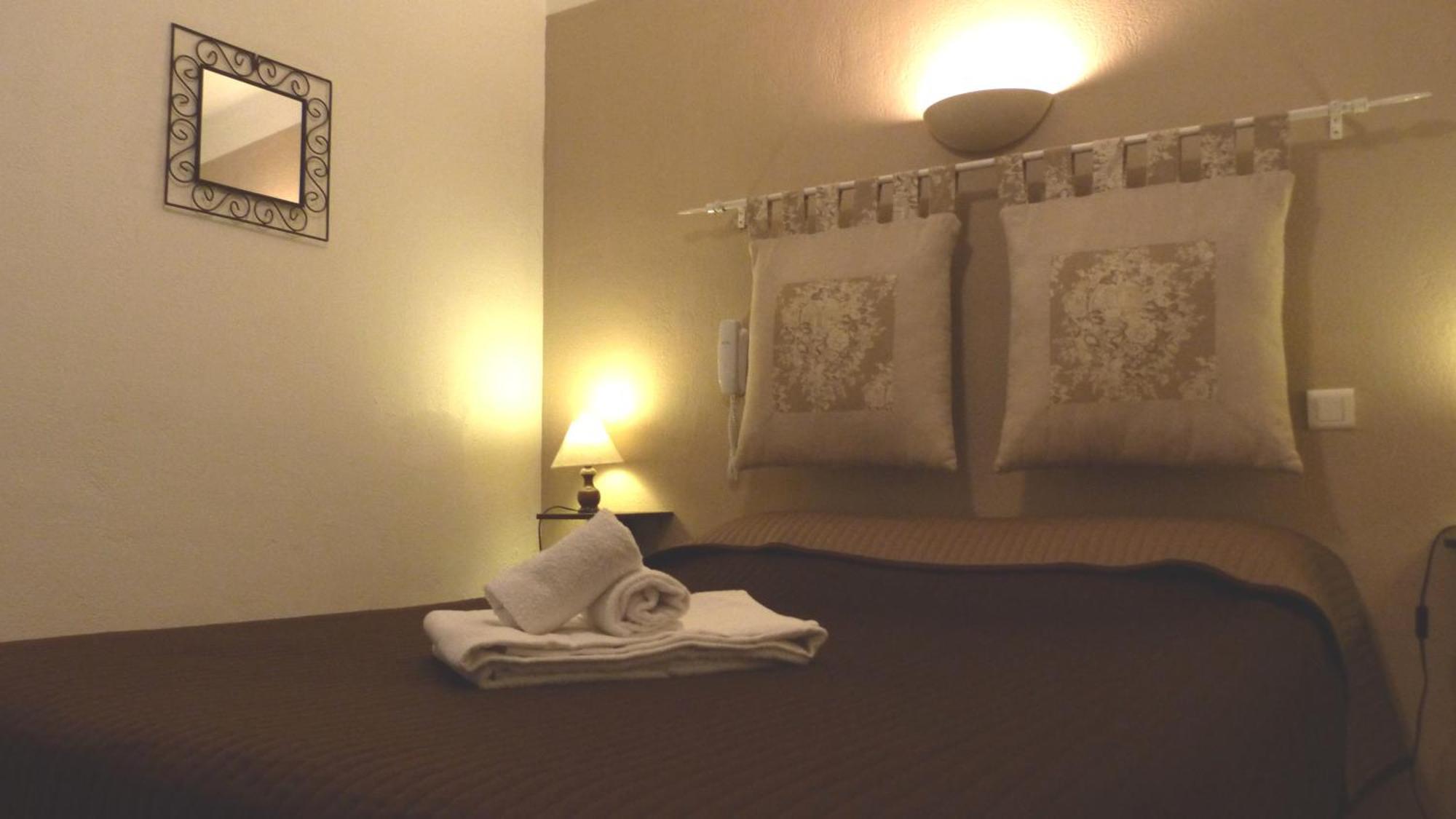 Hotel Lou Garbin Saint-Laurent-dʼAigouze Pokój zdjęcie