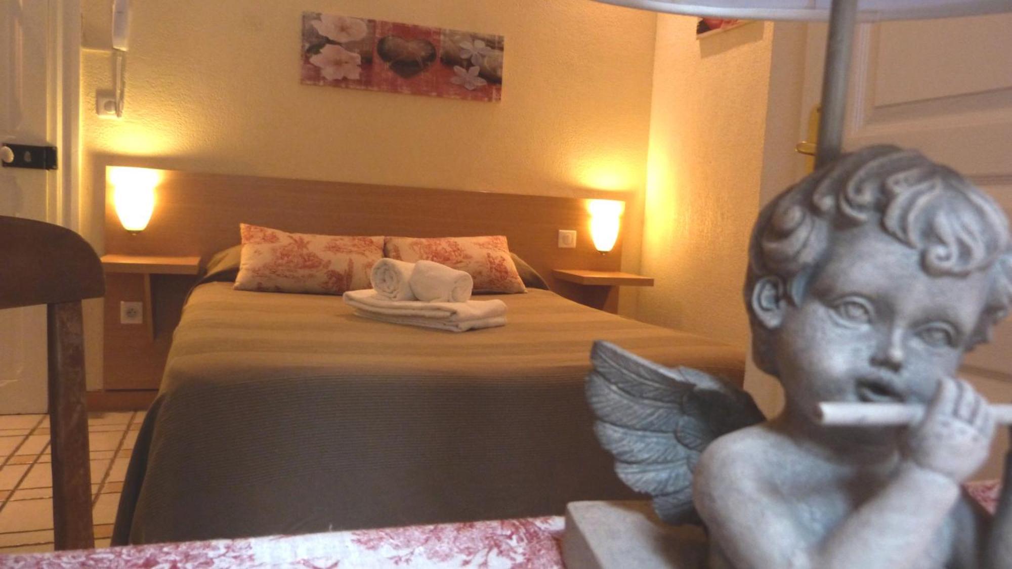 Hotel Lou Garbin Saint-Laurent-dʼAigouze Pokój zdjęcie