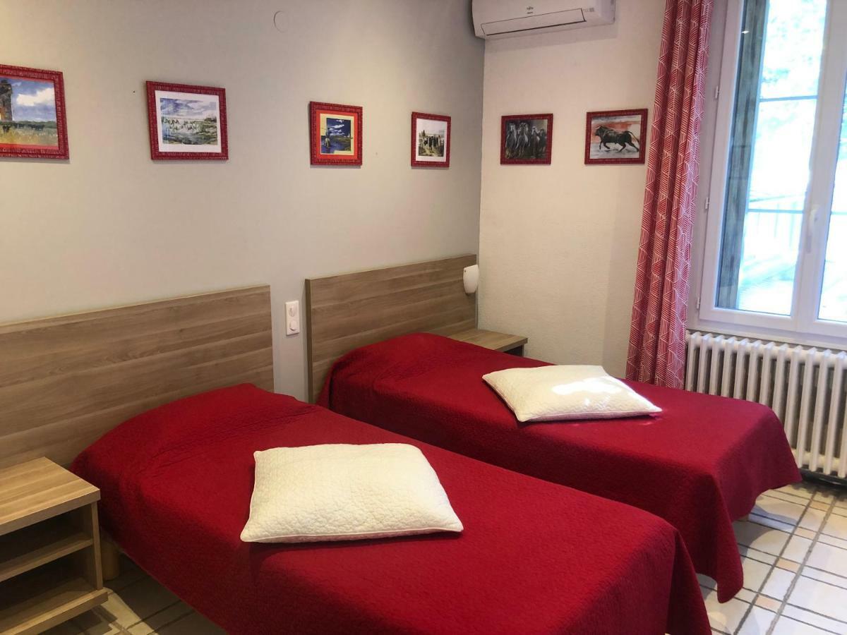 Hotel Lou Garbin Saint-Laurent-dʼAigouze Zewnętrze zdjęcie
