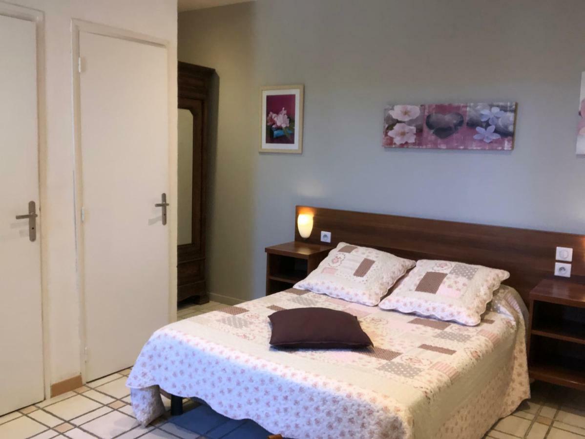 Hotel Lou Garbin Saint-Laurent-dʼAigouze Zewnętrze zdjęcie